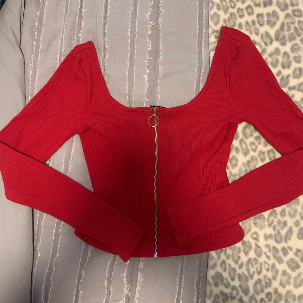 Hollister red crop top long sleeve with zipper